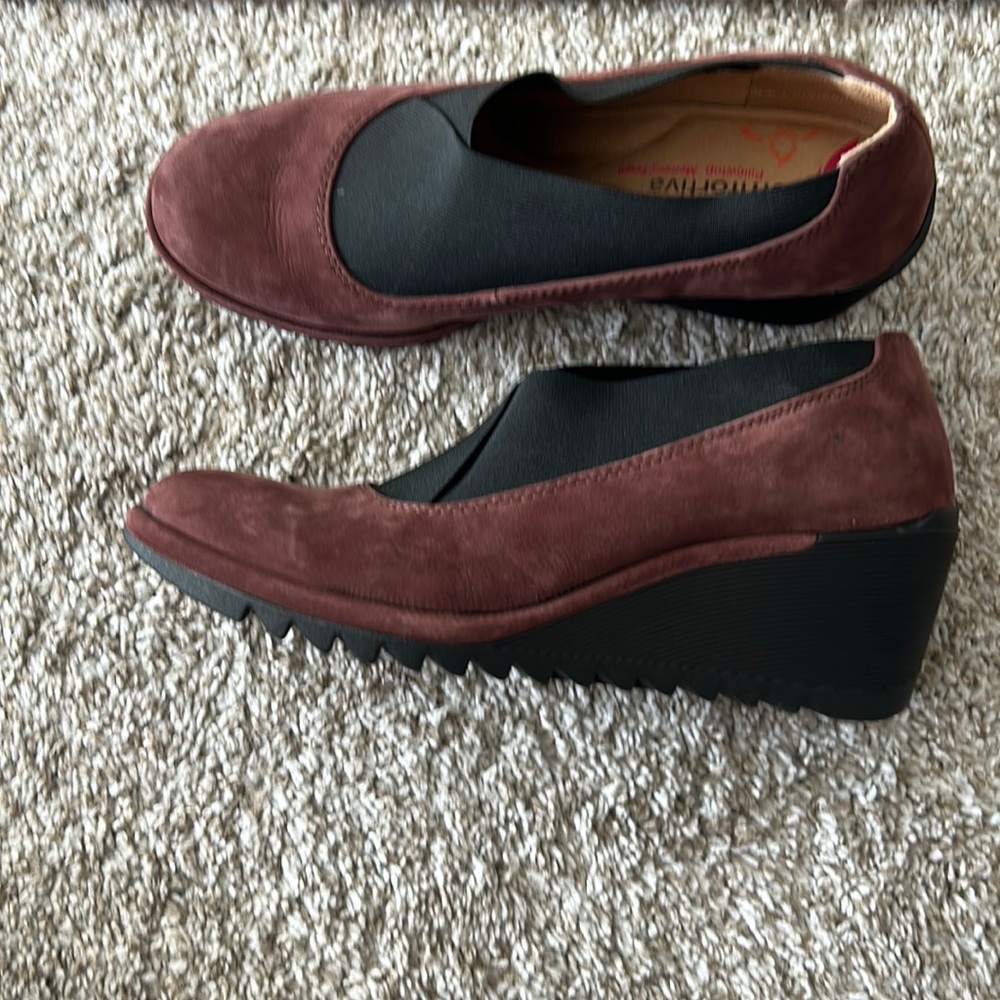 Size 9 wedge shoes NWOT